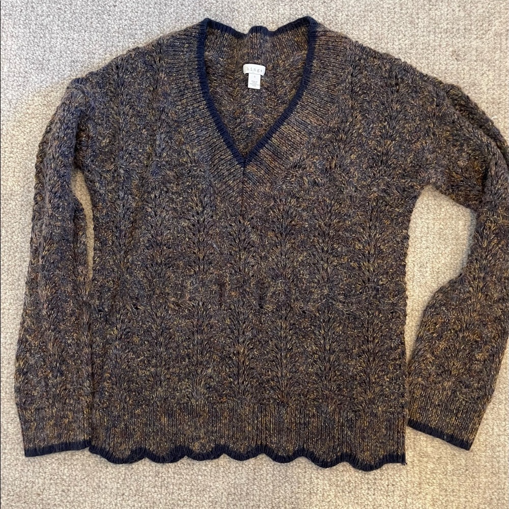 Hinge sweater